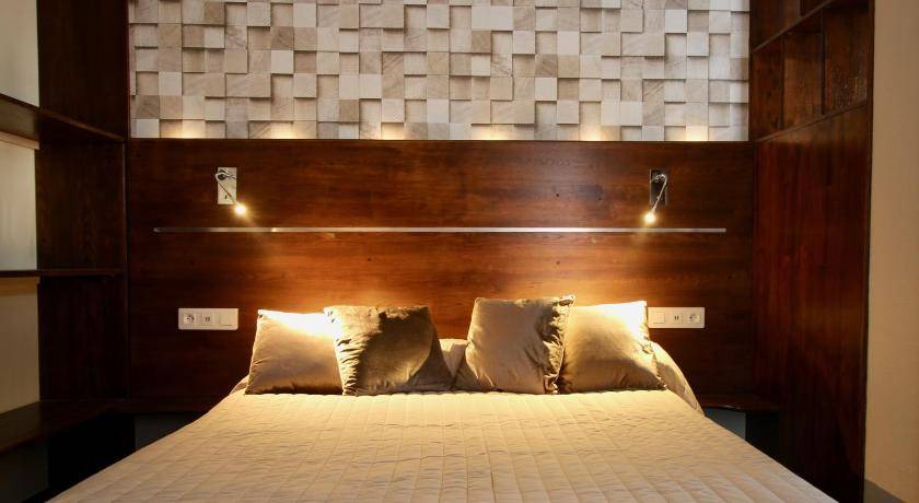 20th Arrondissement Hotel | 18 m² Hotel ∙ 6 guests