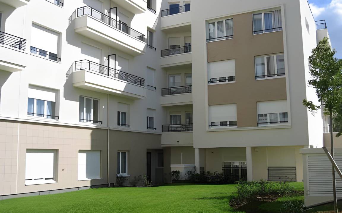 Plateau - Mont-Valerien Apartment | 32 m² Serviced apartment ∙ 127 guests