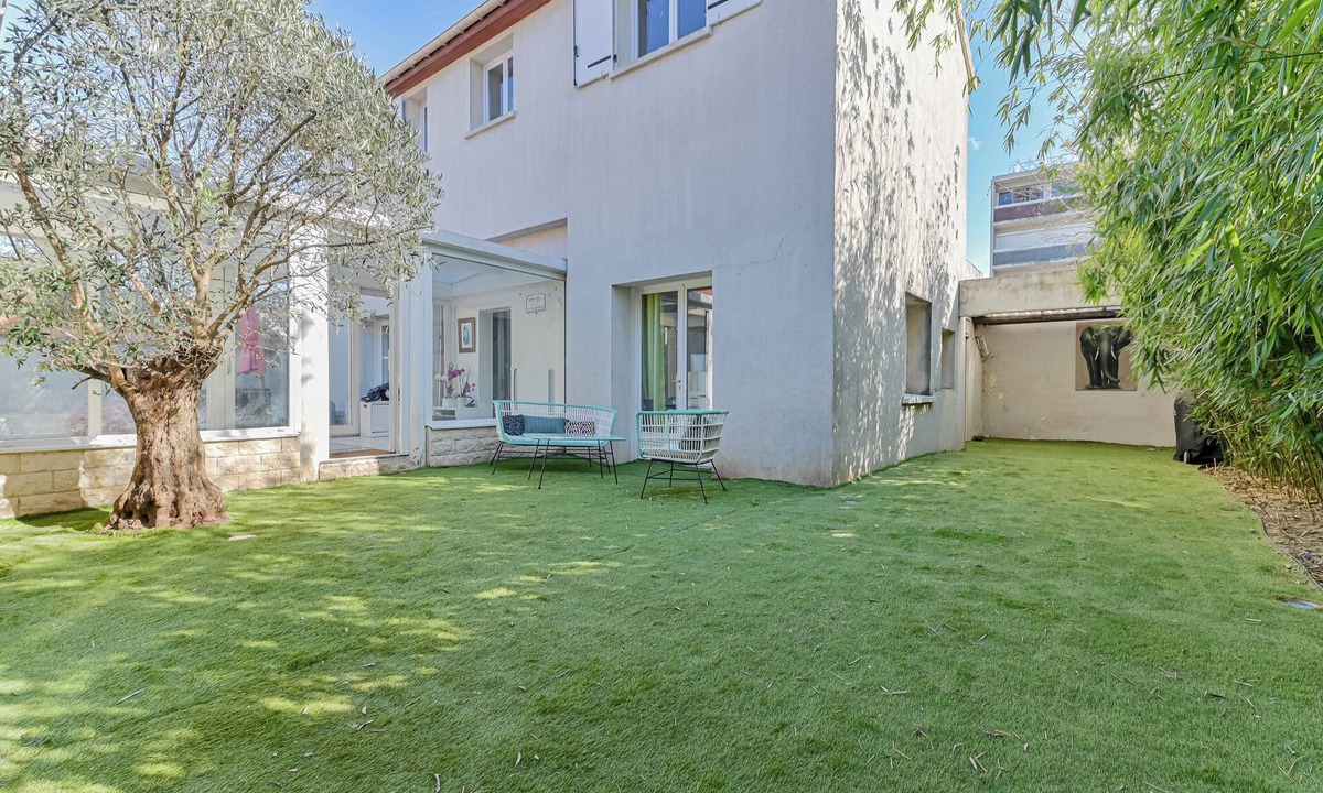 Adamville House | 4 Bedroom Private vacation home in Saint-Maur-des-FossÃ©s