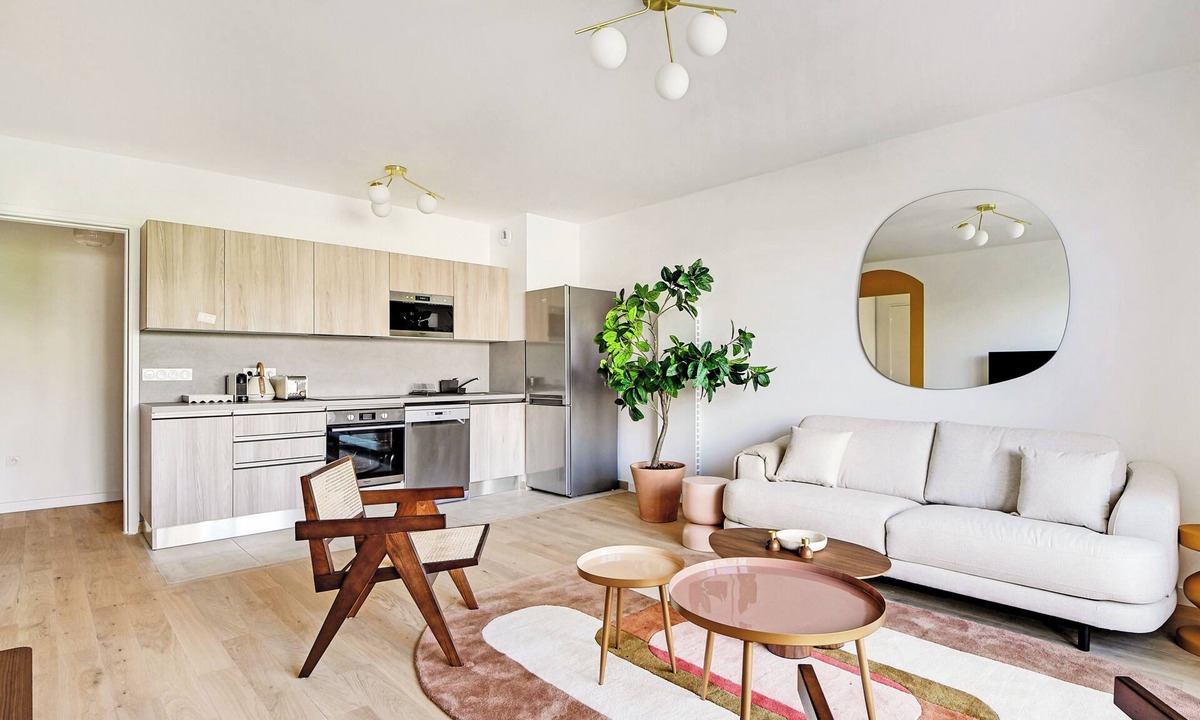 Clichy Apartment | A Bright 3-BR/2BA in Clichy