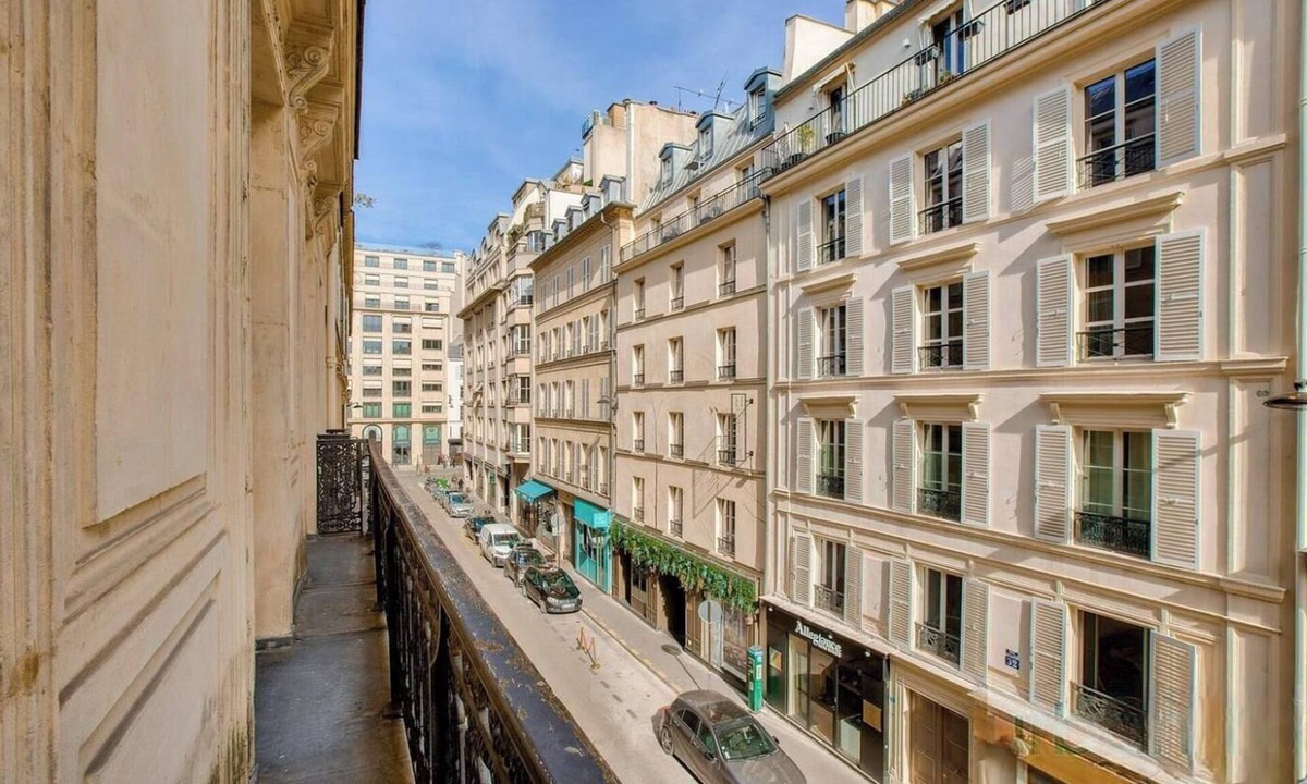 8th Arrondissement Apartment | A PERFECT COMBINATION OF PARISIAN CHARM & MODERN COMFORT – CHAMPS ELYSEES