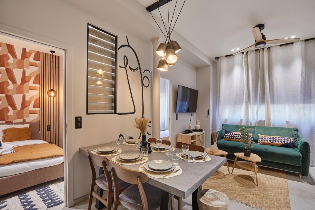 Epinettes Apartment | Apartment Montmartre by Studio prestige