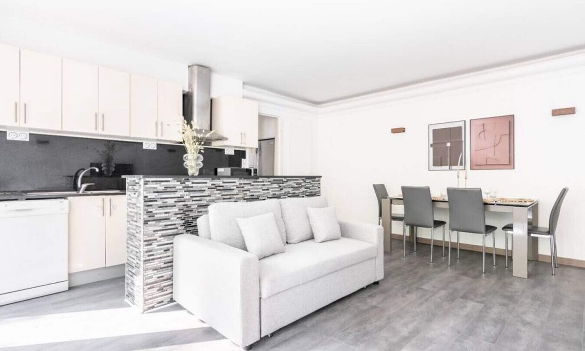 Combat Apartment | Apartment with balcony - Buttes Chaumont