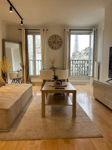 Passy Apartment | Appartement Paris vue Tour Eiffel Trocadéro