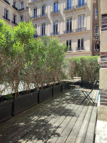 L'Europe Apartment | Beautiful apartment with terrace in Paris 8