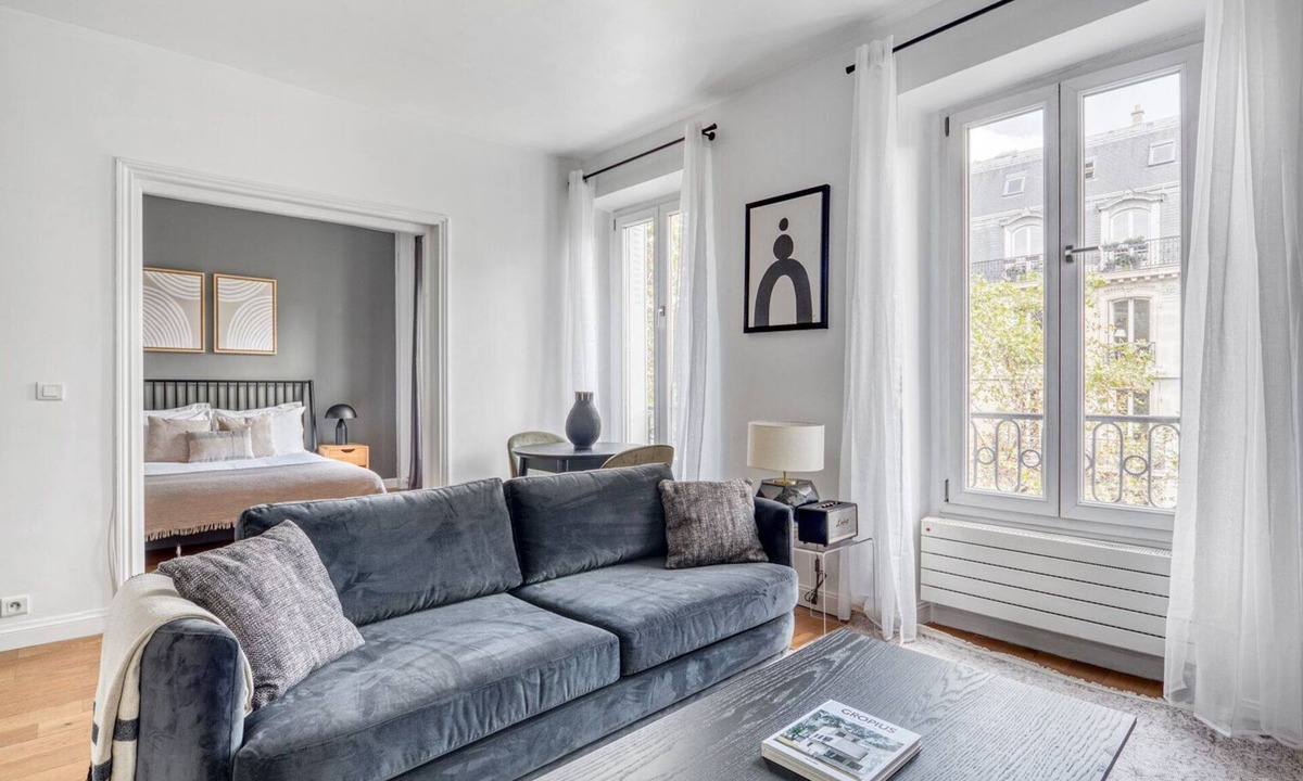 7th Arrondissement Apartment | Blueground | Invalides, intercom, nr Metro