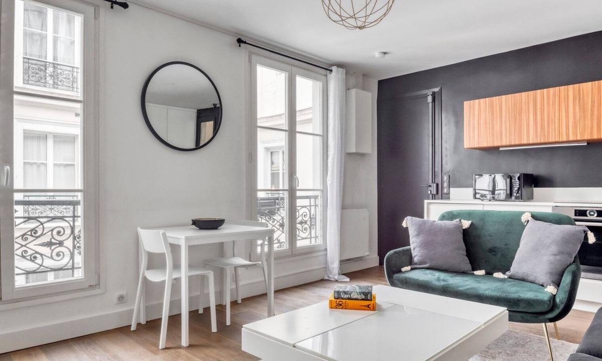 Saint-Germain-l'Auxerrois Apartment | Blueground | St. Honore, intercom, nr opera
