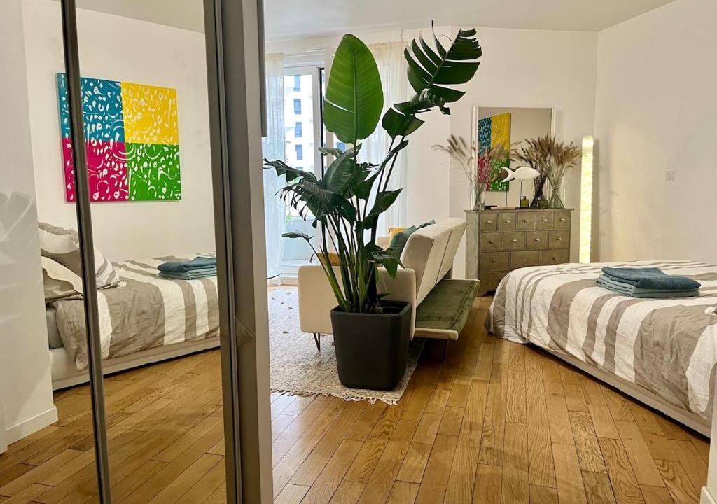 Clichy Apartment | Bright Cozy & Chic Apartment 2 min Paris