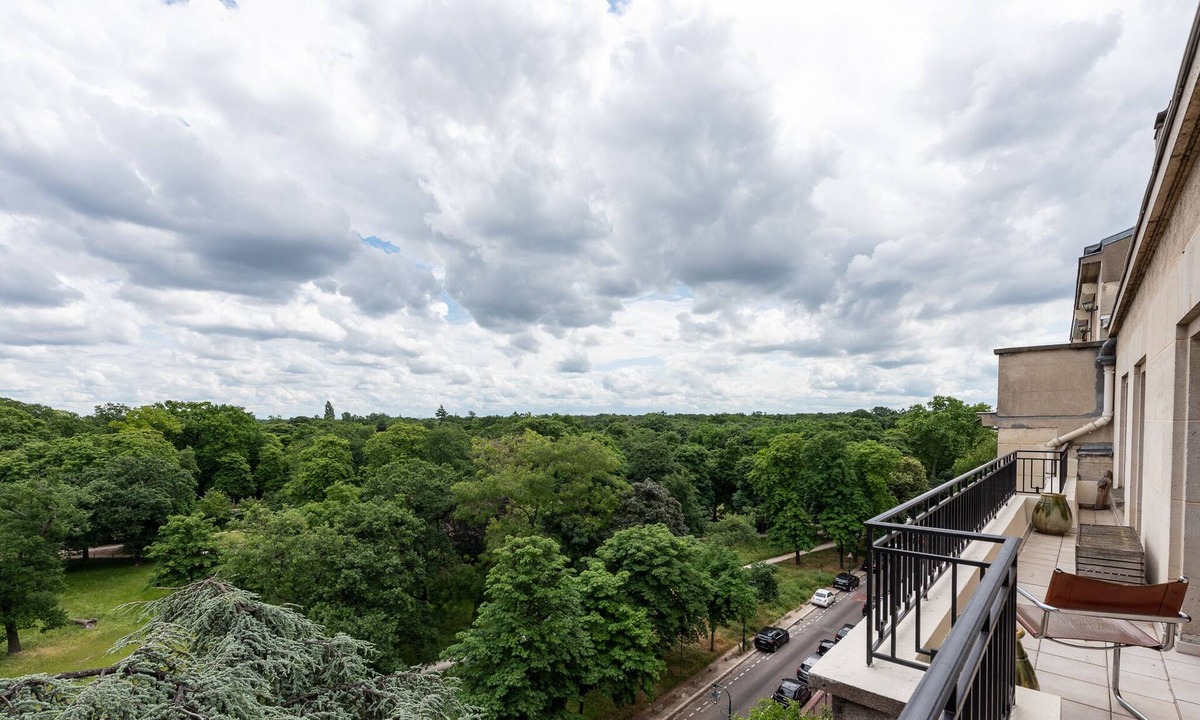 12th Arrondissement Apartment | Calm Apt. for 6, with an exquisite view over the forest LET