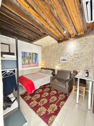 Arsenal Apartment | Charles V Flat Ground Floor