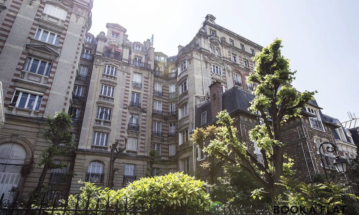 16th Arrondissement Apartment | CHARMING APARTMENT 70 m2 located in a private avenue of the 16th arrondissement