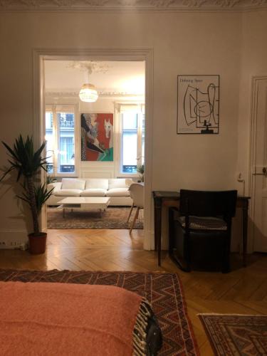 16th Arrondissement Apartment | Cosy 2 room 50m2 Parisian classic flat - Passy, 16th arrondissement, near Eiffel Tower