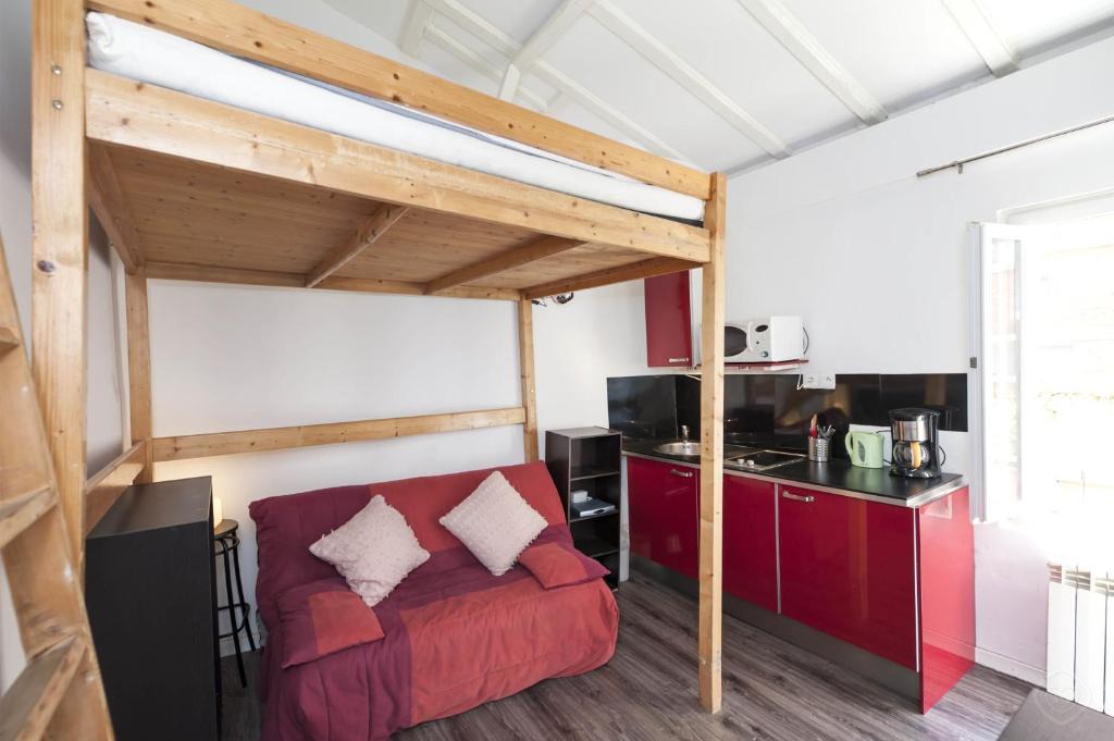 5th Arrondissement Apartment | Cosy Monge Studio