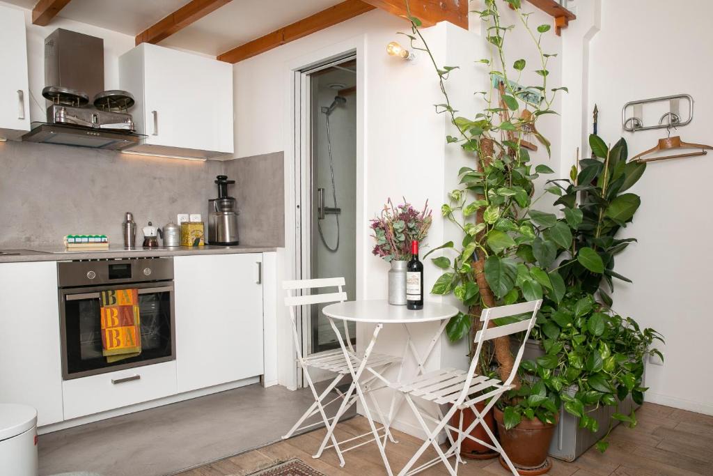 Hopital Saint-Louis Bed & Breakfast | Cosy Studio !!!