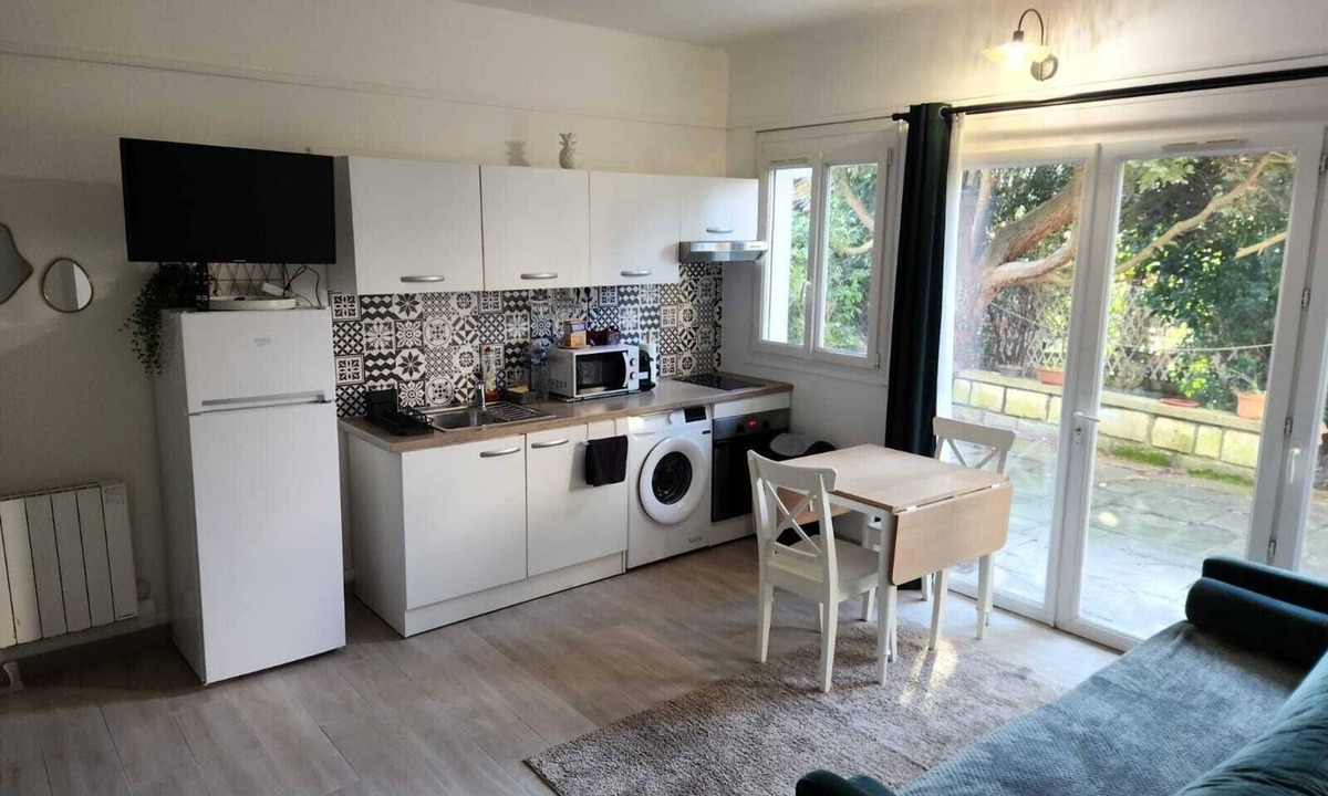 Noisy-le-Sec Apartment | Family apartment with private garden and terrace 10 minutes from the metro and RER station.