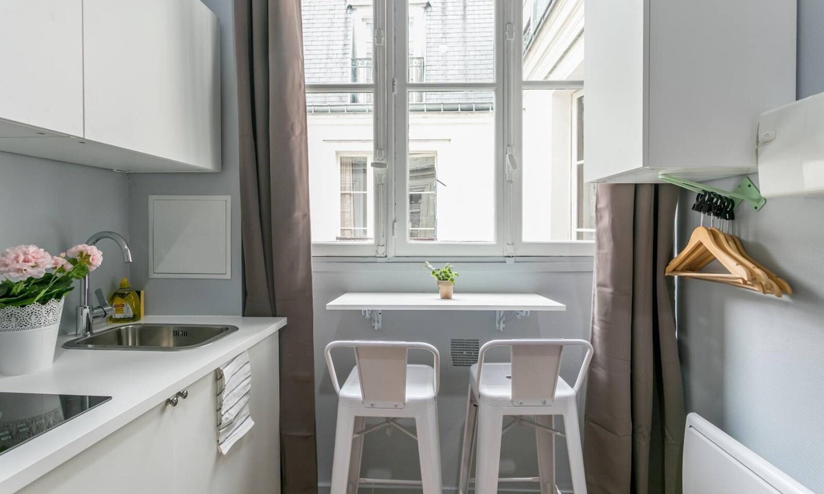 Quartier du Faubourg-Montmartre Apartment | Grands Magasins - Opéra 32: cosy apt. for 2