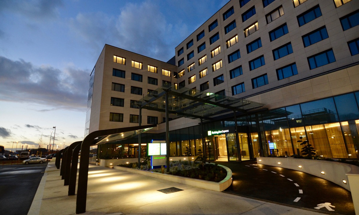 Roissy-en-France Hotel | Holiday Inn Express Paris - CDG Airport, an Ihg Hotel