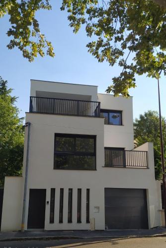 Les Stades Apartment | Le 46 Appart Hotel Entre Paris Disneyland Parc Asterix Navette