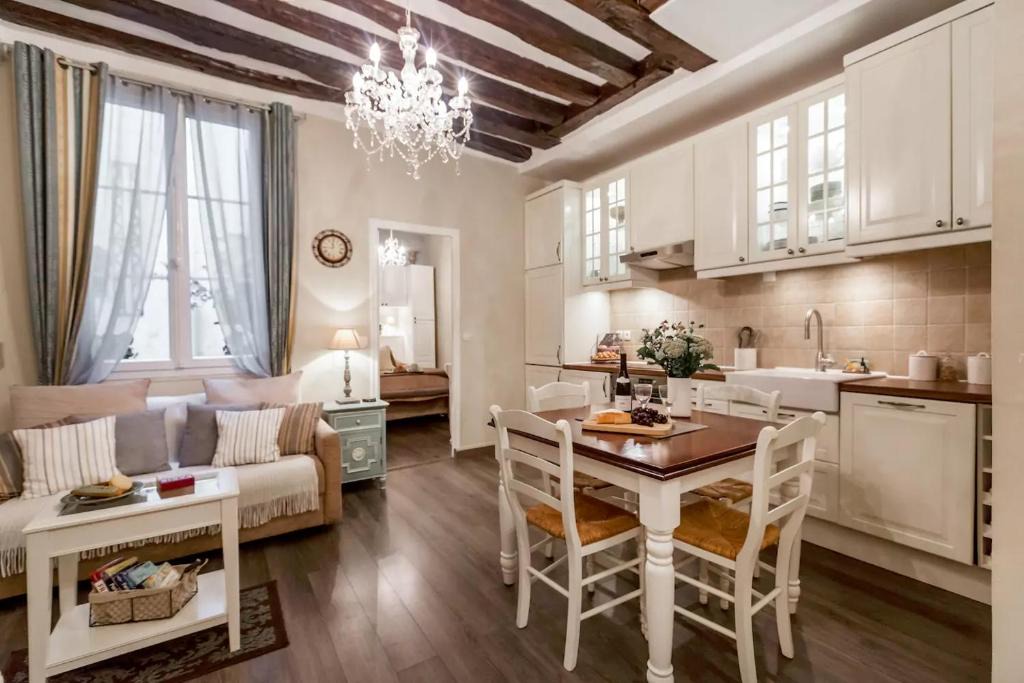 3rd Arrondissement Apartment | Le Jardin Du Marais