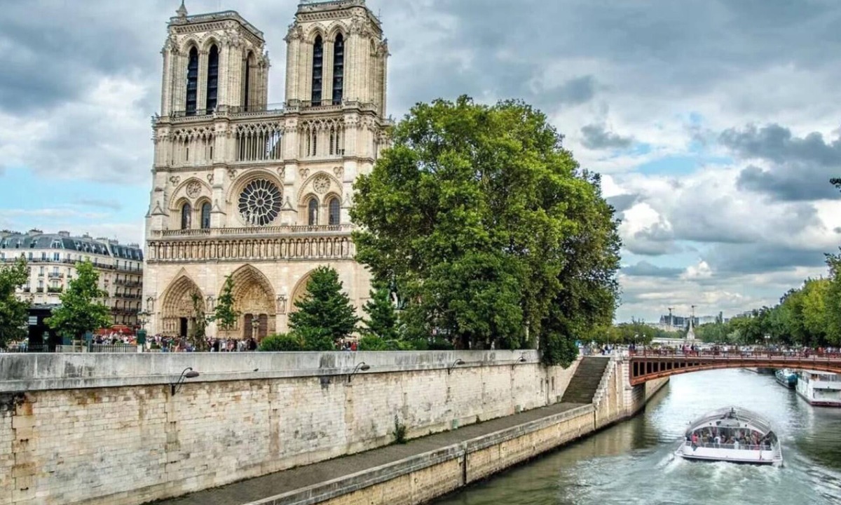 Paris City Center Apartment | LUXURIOUS 5-BEDROOM PARISIAN APARTMENT: CENTRAL, CUSTOM-DESIGNED CLOSE TO LOUVRE