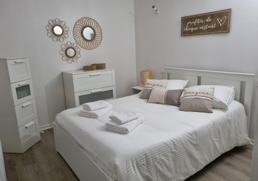 Les Puces de Saint-Ouen Apartment | Maison ville dans une voie privée