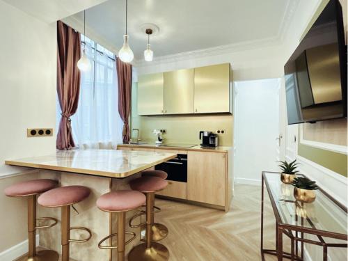 Enfants-Rouges Apartment | Merveil - Luxury Suite - Marais - Charlot