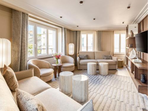 Grenelle Apartment | Merveil - Signature Suite - Eiffel Tower terrace
