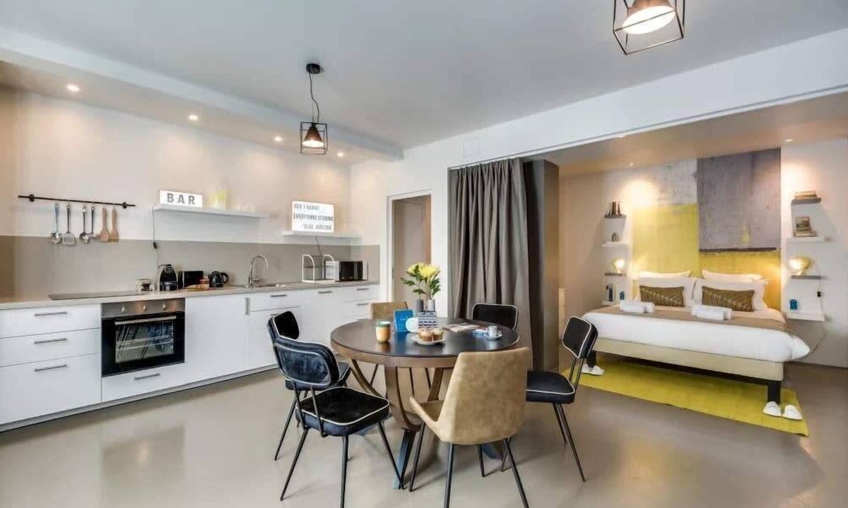 Quartier Sainte-Avoye Apartment | Modern and eclectic 3BD duplex in Le Marais!