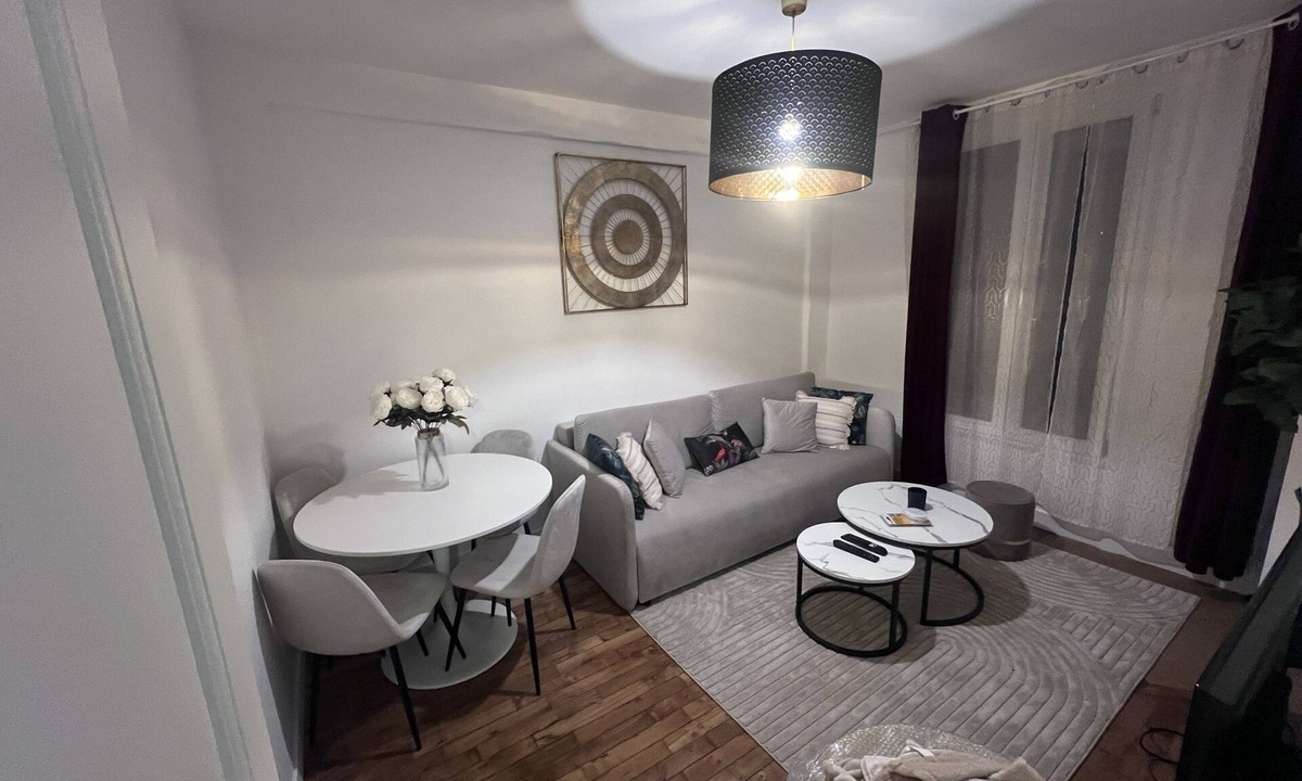 Les Pavillons-sous-Bois Apartment | P24 Luxueux Paris, Disney, CDG Airport