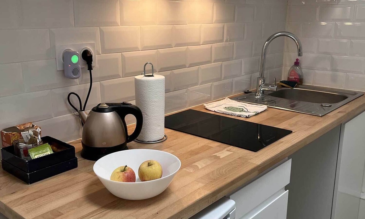Chaillot Apartment | Paris studio near Eiffel Tower + Arc de Triomphe