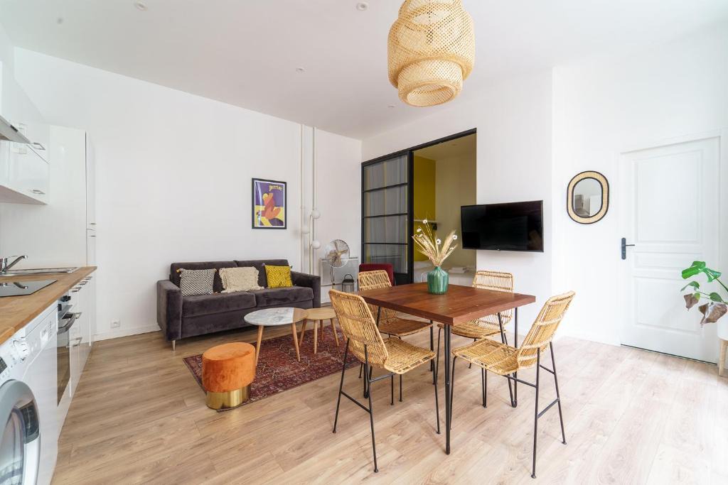 Hopital Saint-Louis Apartment | Parisuites Central Canal Saint Martin Chic & Design & Cosy