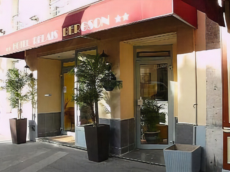 Combat Hotel | Relais Bergson