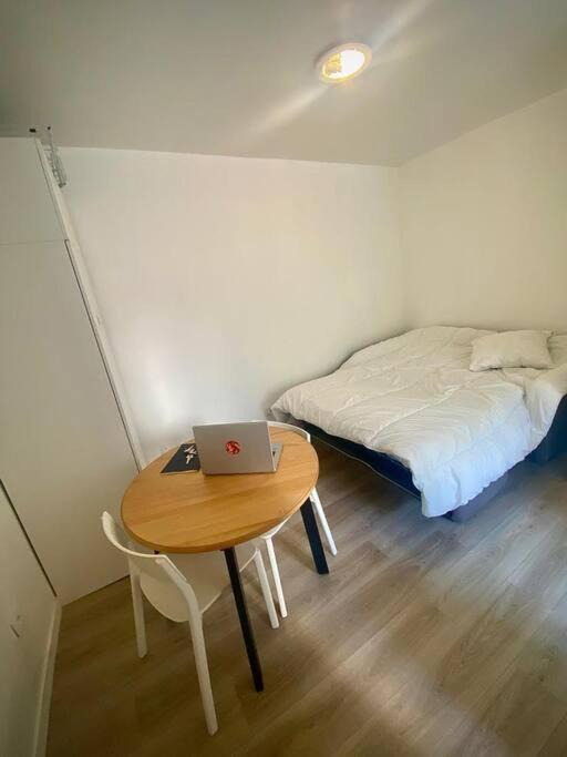 Combat Apartment | Studio Apartment in Paris