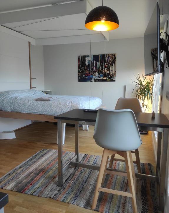 Issy-les-Moulineaux Apartment | Studio avec terrasse proche des transports.