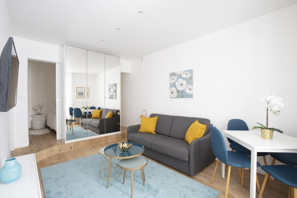 Notre-Dame-des-Champs Apartment | Stylist and cosy appartement in Montparnasse