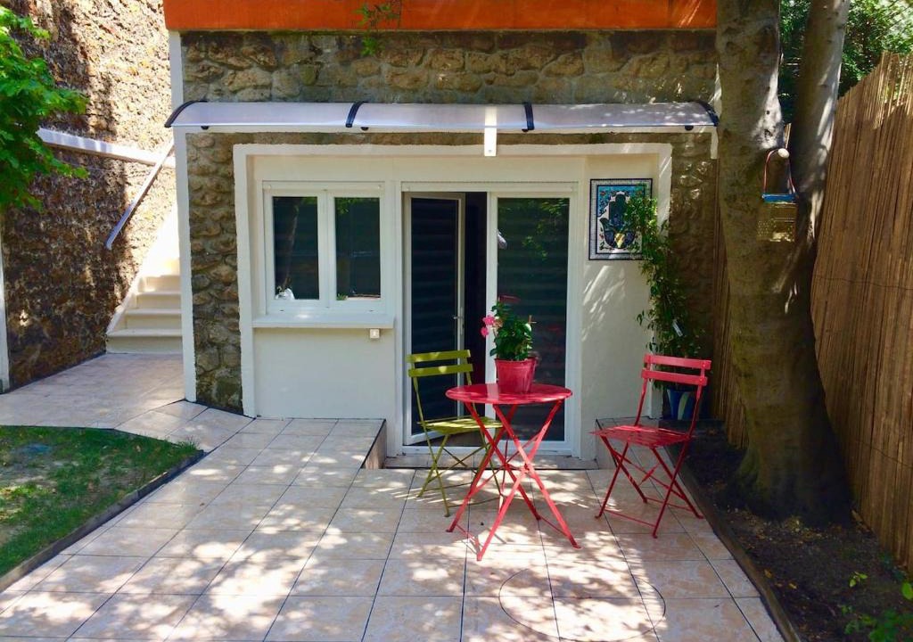 Les Pavillons-sous-Bois Apartment | SUITE AVEC TERRASSE ET JARDIN AUX PORTES DE PARIS