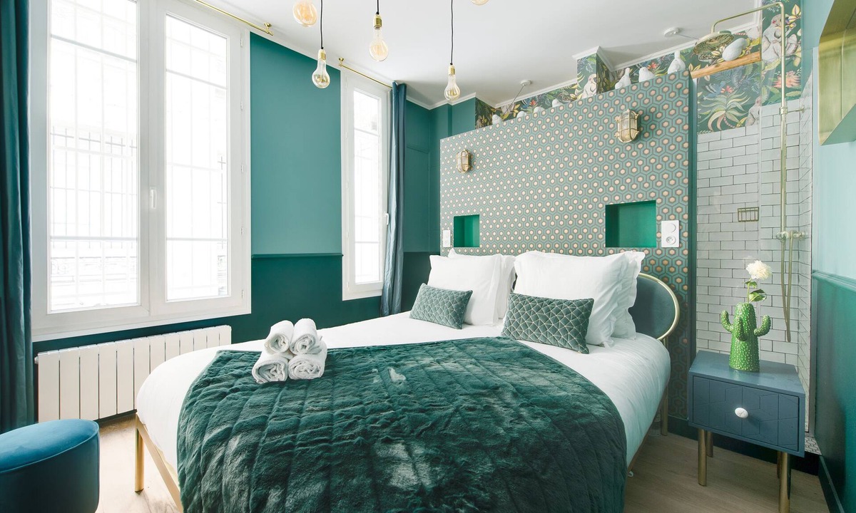 Porte-Dauphine Bed & Breakfast | The Charming Trocadero Eiffel Tower