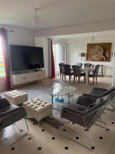 Chaillot Apartment | Trending Apartment - Place Victor Hugo