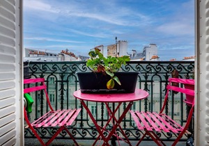 Balcony Bliss, by Veeve