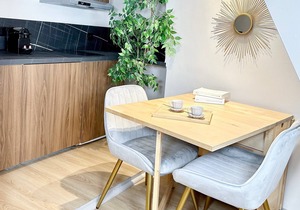 Buttes-Chaumont: Stylish Stay in a Duplex