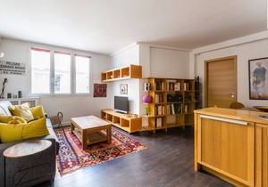 Central Studio by the Louvre, by Veeve