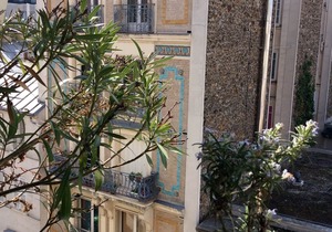 Discover Paris and stay Beautiful & Cozy Apartment in the Jourdain Village.