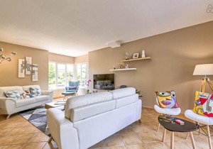 Standing Villa Magny