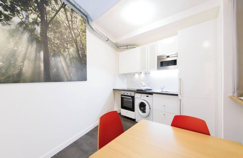Quartier du Mail Apartment | 1 Bedroom Apartment Close to Sentier Metro Station