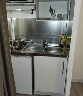 La Courneuve House | 1 chambre meublé avec cuisine privé salle de bain partagé métro 7 la Courneuve remise de clé entre 11H et 14H