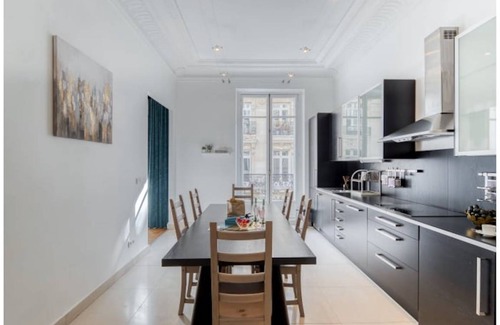 Champs-Elysees Apartment | 113 m² Apartment ∙ 2 bedrooms ∙ 3 guests