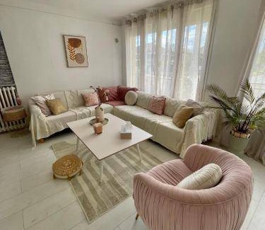 Tremblay-en-France House | 128 m² House ∙ 4 bedrooms ∙ 8 guests