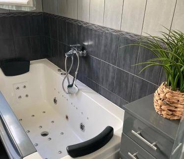 Tremblay-en-France House | 128 m² House ∙ 4 bedrooms ∙ 8 guests