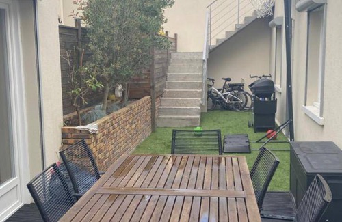 Plateau - Mont-Valerien House | 140 m² House ∙ 3 bedrooms ∙ 6 guests