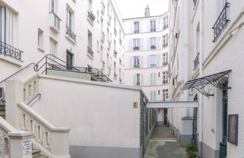 16th Arrondissement Apartment | 15 m² Apartment ∙ 1 guest